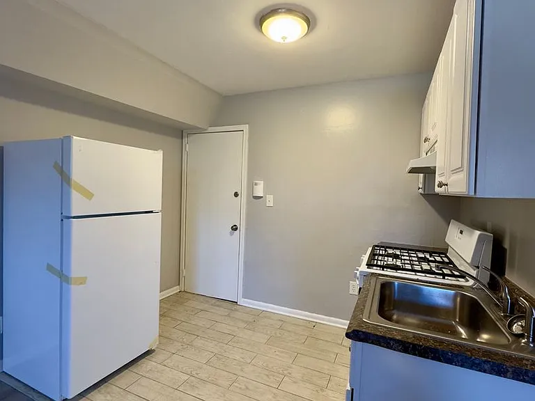 For Rent: Historic Charm at 2300 Eutaw Place Your Urban Retreat Awaits! — Photo 11