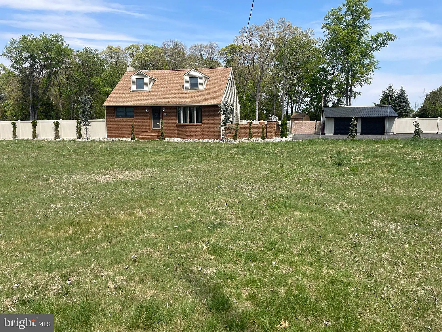 4 bed, 2.0 bath, 1527 sqft, $3,500 — Photo 1