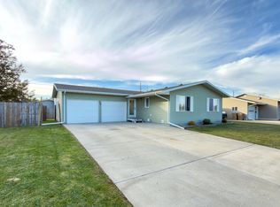 516 NW Forest Rd, Minot, ND 58701