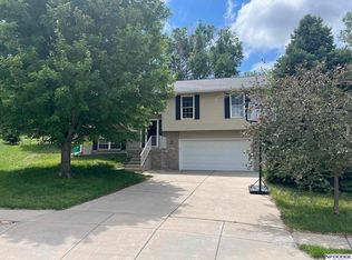 805 Columbine Cir, Hickman, NE 68372