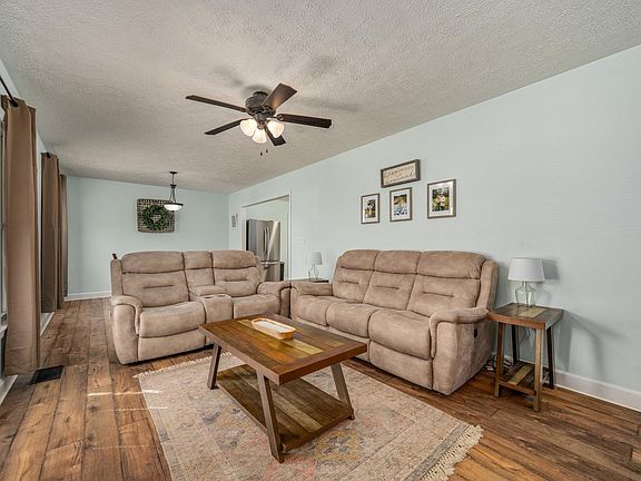 4th image of 1026 Meadowview Dr