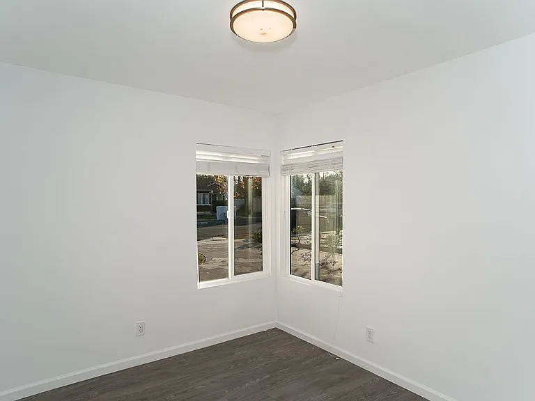 18337 Erwin St — Photo 10