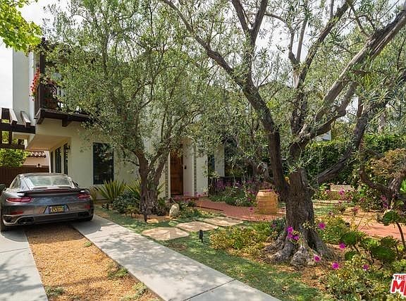 3rd image of 927 Chautauqua Blvd