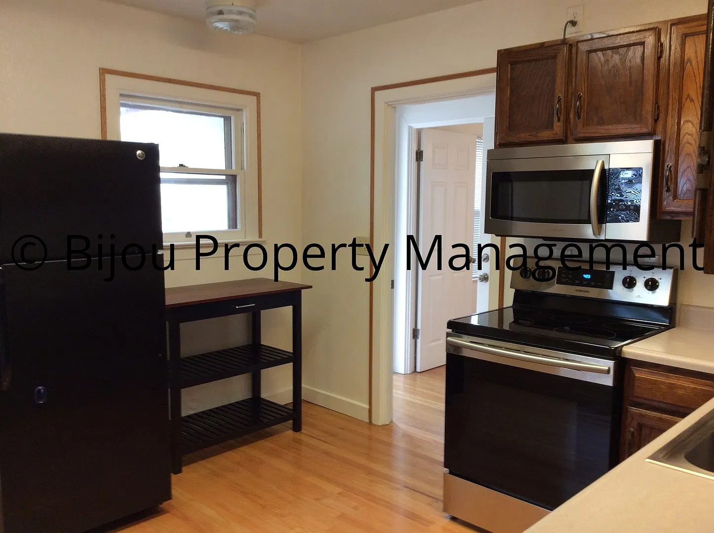 Nice four bedroom, two bath home — Photo 4