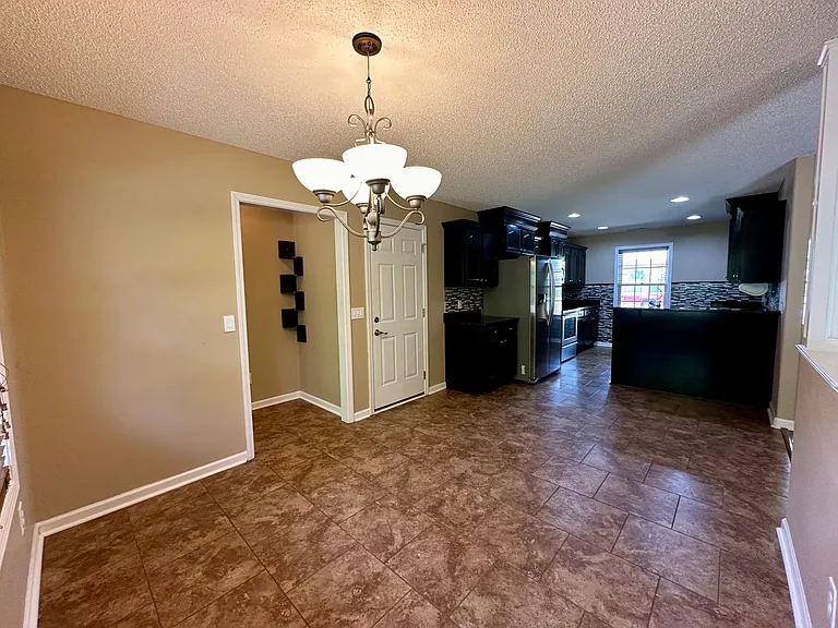 3920 Cantle Dr — Photo 3