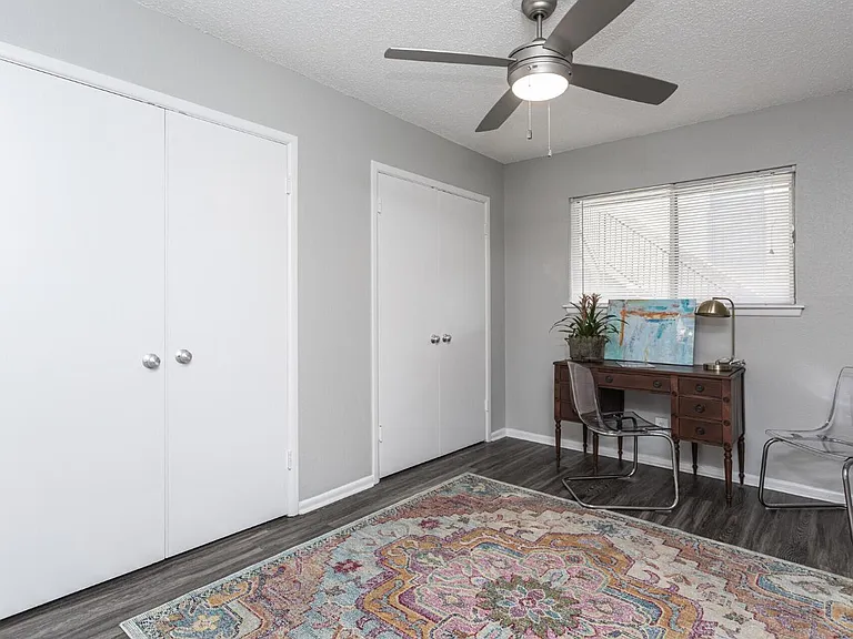 Village Oaks Apartments — Photo 14