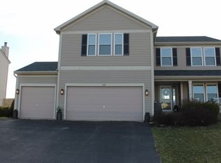 428 Stone Hollow Dr, Poplar Grove, IL 61065