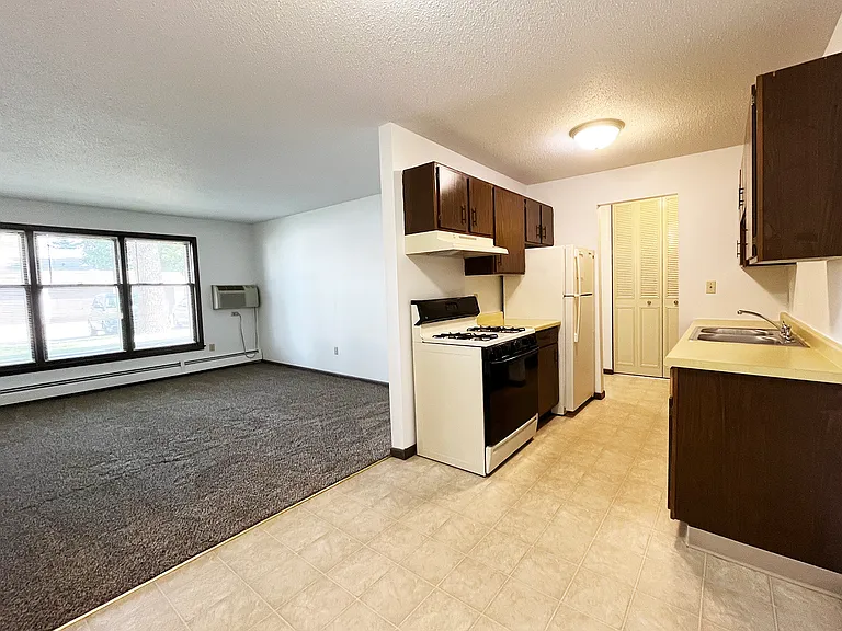 Hilltop Lane Apartments — Photo 10