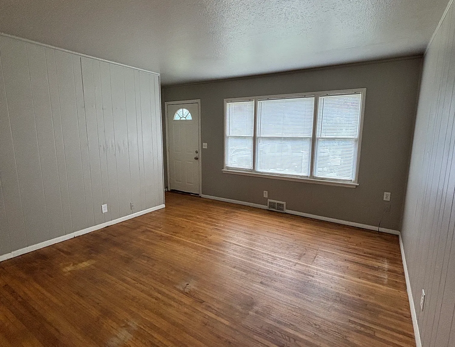 3 bed, 1152 sqft, $1,195 — Photo 2