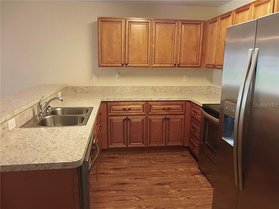 4th image of 115 E Herrick Ave