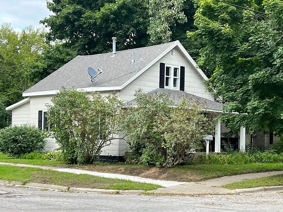 924 W Baker St