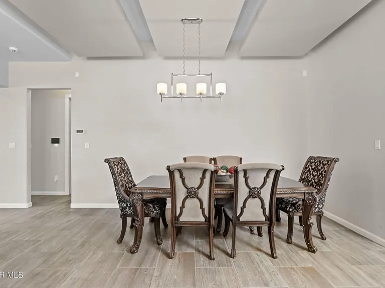 400 Royal Crown Rd — Photo 10