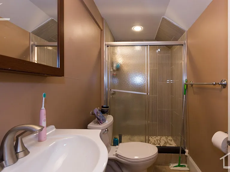 19 Saint Lukes Rd #B — Photo 8