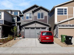 35 Lucas Pass NW, Calgary, AB T3P2E3