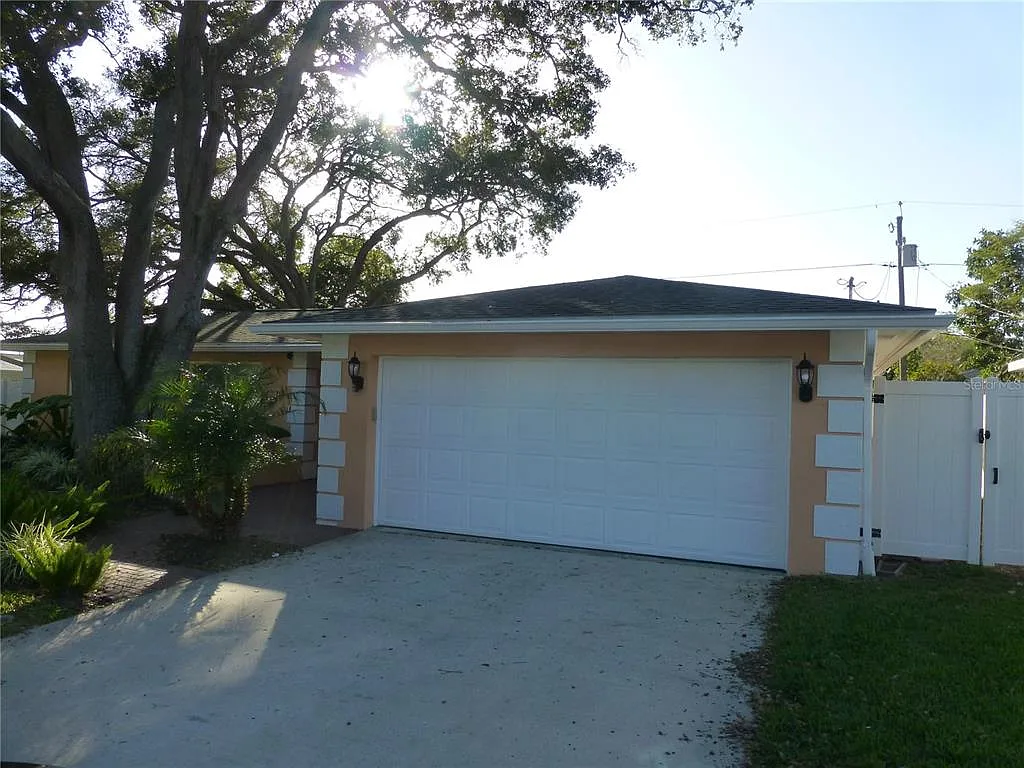 3 bed, 2.0 bath, 1548 sqft, $2,750 — Photo 2