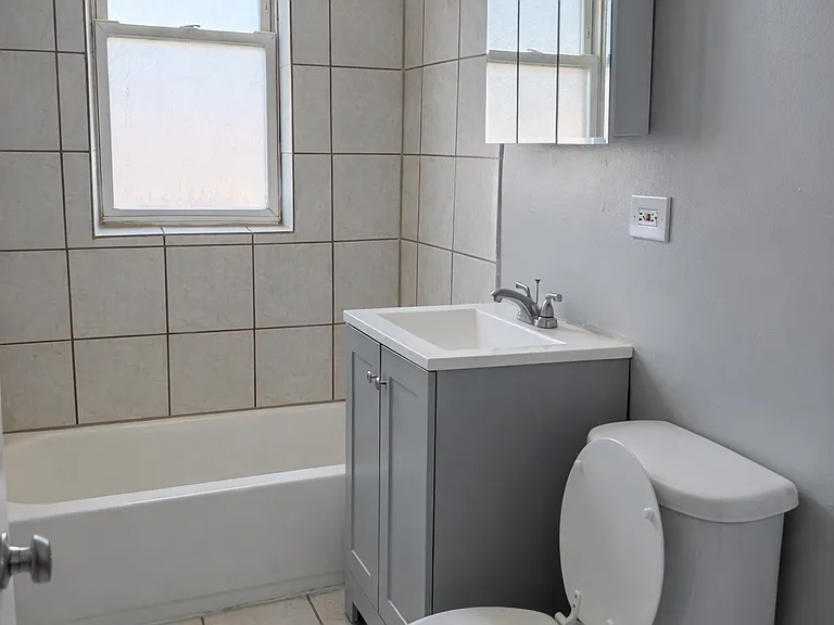 4258 W Hirsch St #3 — Photo 10