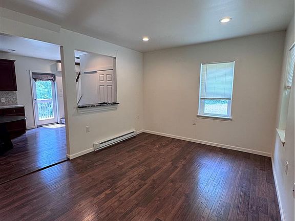 5th image of 130 Hidden Spur Rd E