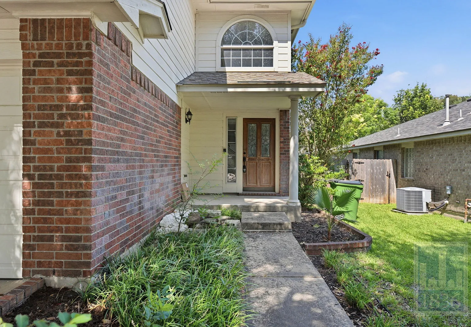 4 bed, 2.5 bath, 1675 sqft, $2,000 — Photo 2