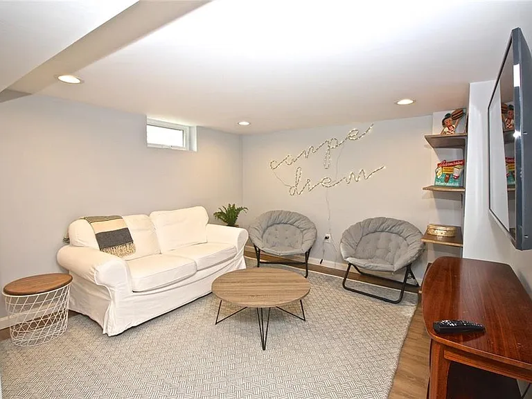 139 Coggeshall Ave — Photo 33