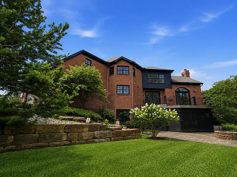 678 Canterbury Dr — Photo 44