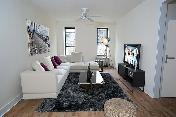 Rented by Evergreen Apartments BK | media 10