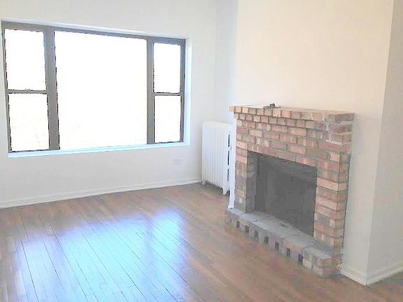 4th image of 672 W Wrightwood Ave