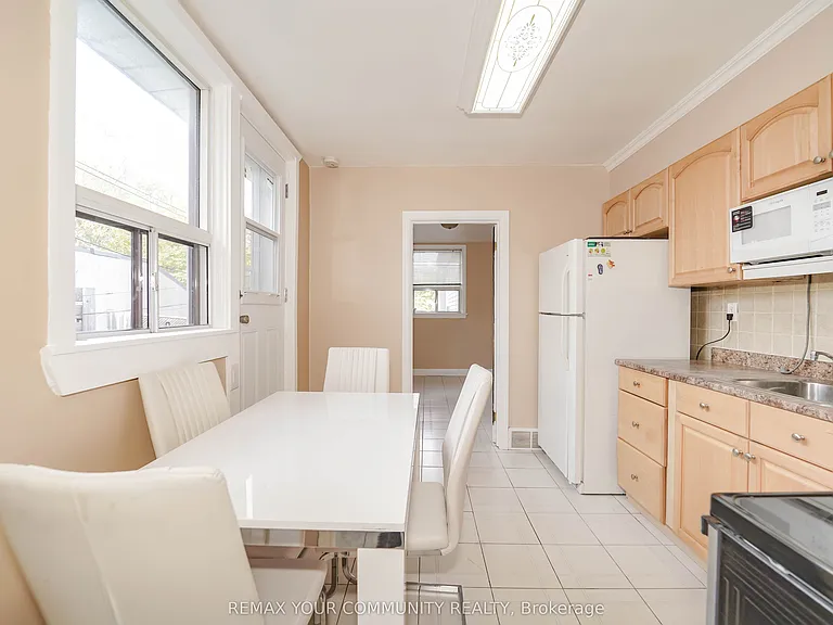 1378 Danforth Ave S #1 — Photo 30