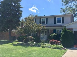 521 Rolling Green Cir N, Rochester Hills, MI 48309