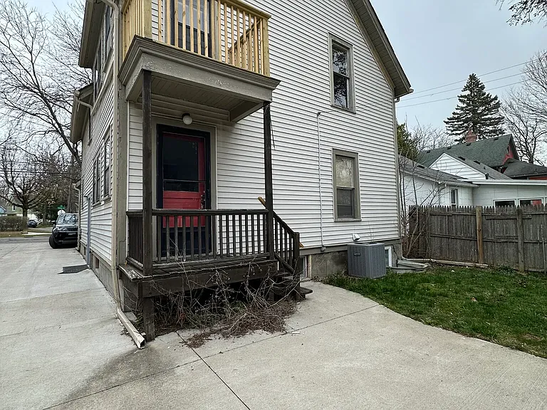 829 Miller Ave — Photo 19