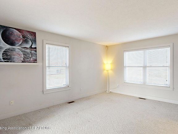 5th image of 433 Dorrance Pl