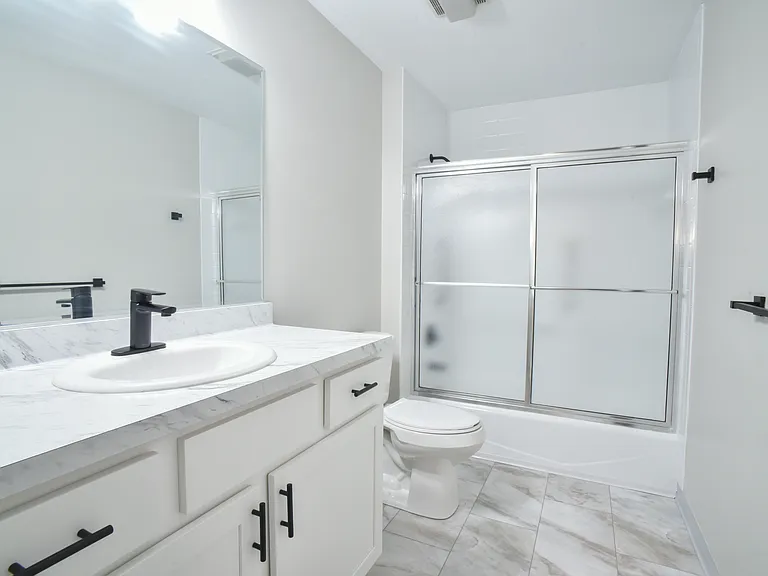 Carriage Hill Apartments — Photo 6
