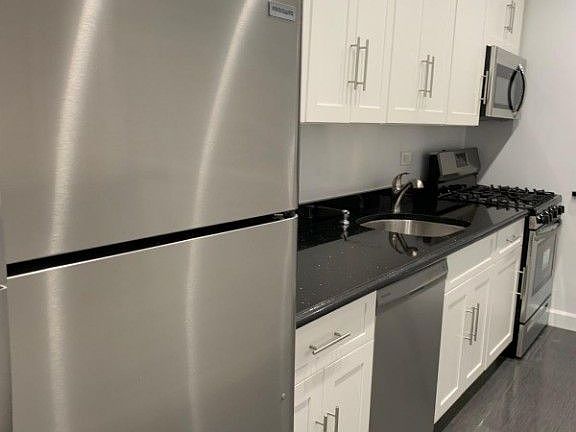 3rd image of 385 Fort Washington Ave APT 61