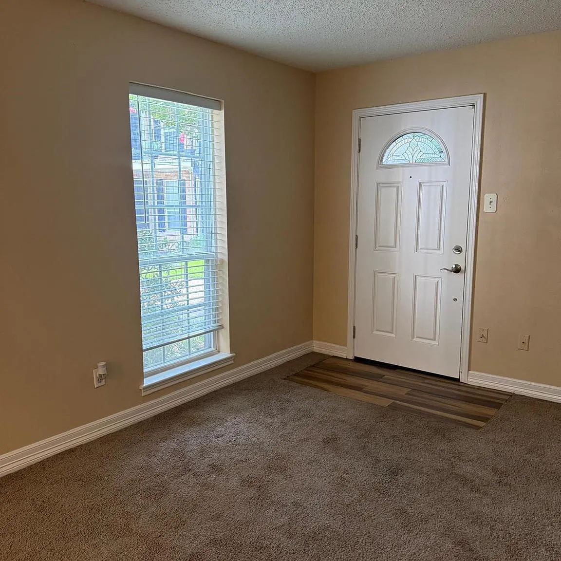 2 bed, 2.5 bath, 1000 sqft, $1,250 — Photo 3