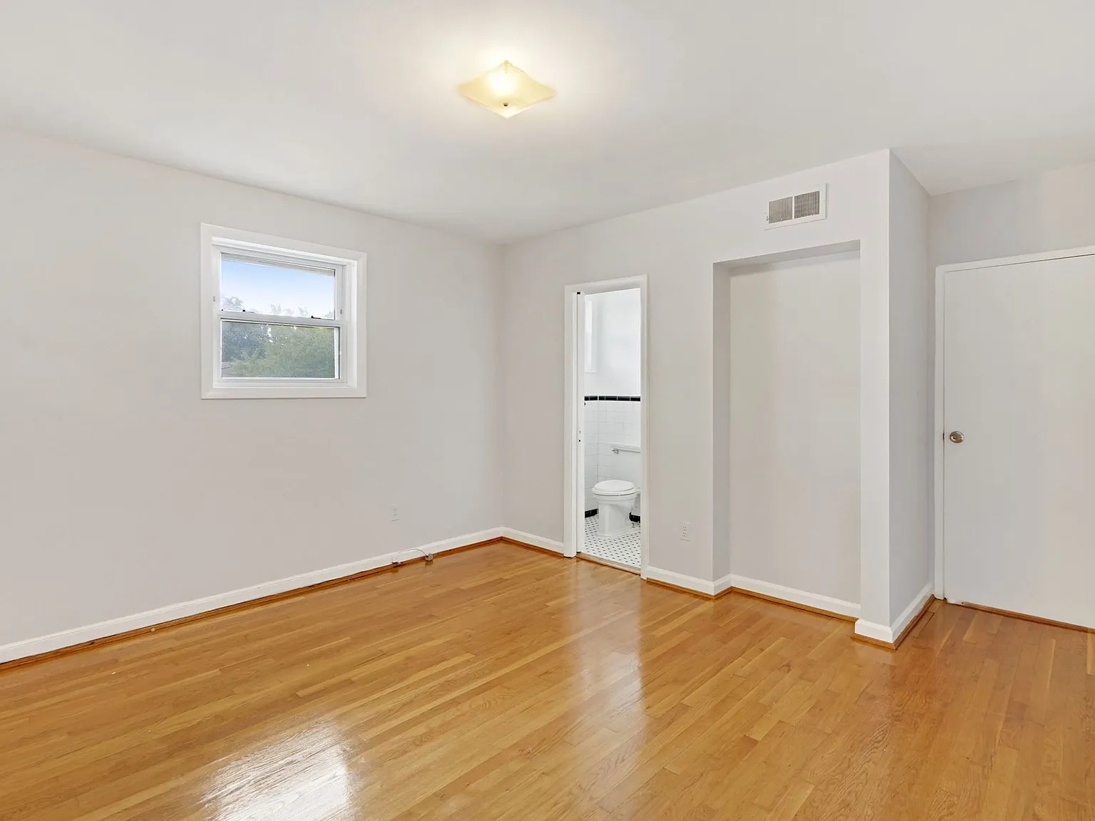 4 bed, 1879 sqft, $4,500 — Photo 4