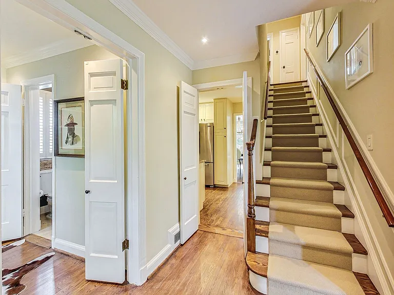 4831 Calvert St NW — Photo 8