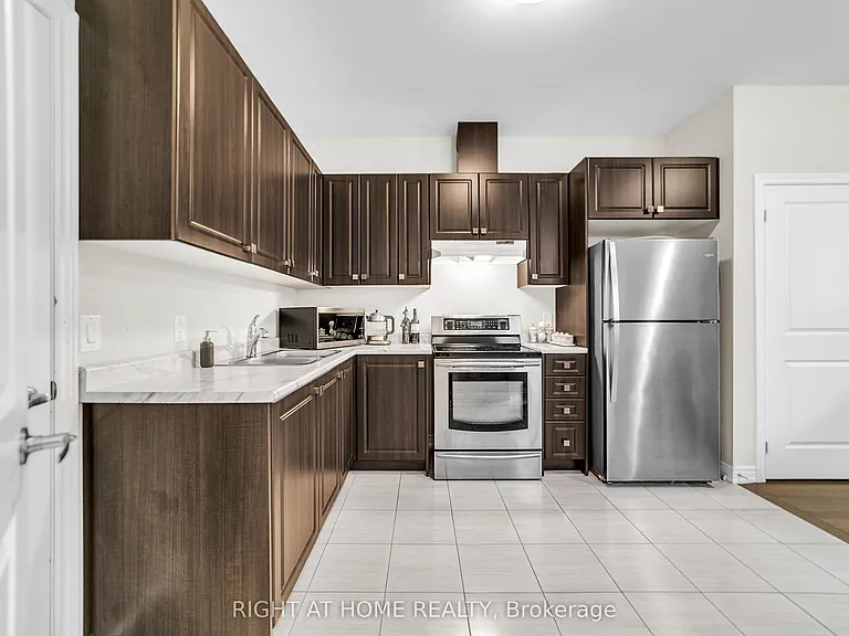 126 Blackwell Cres — Photo 14
