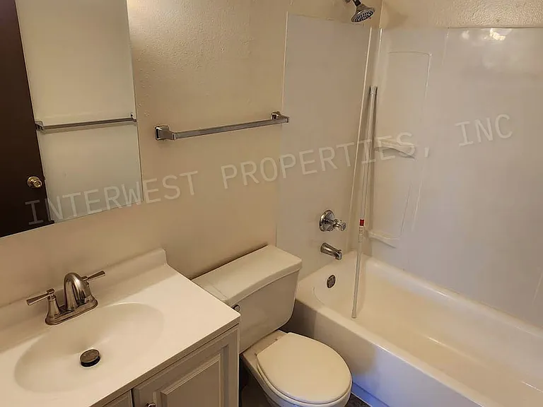 32 SE 60th Ave #1 — Photo 14