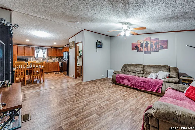 3 bed, 2.0 bath, 1280 sqft, $1,650 — Photo 4