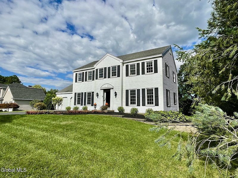 4th image of 32 Greyledge Drive