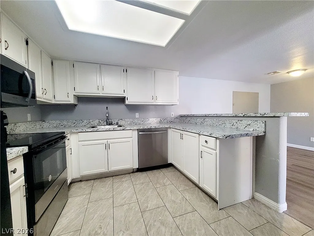 2 bed, 2.0 bath, 1072 sqft, $1,400 — Photo 2