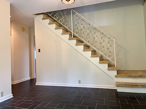 2nd image of 109 Avery Dr