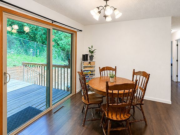 5th image of 2298 Brooks Ave