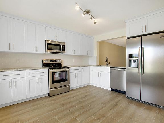 3rd image of 5640 Fairway Park Dr APT 202