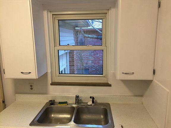 5th image of 31006 Carlton Dr