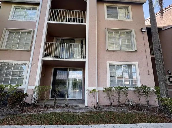 12118 Saint Andrews Pl APT 103, Hollywood, FL 33025