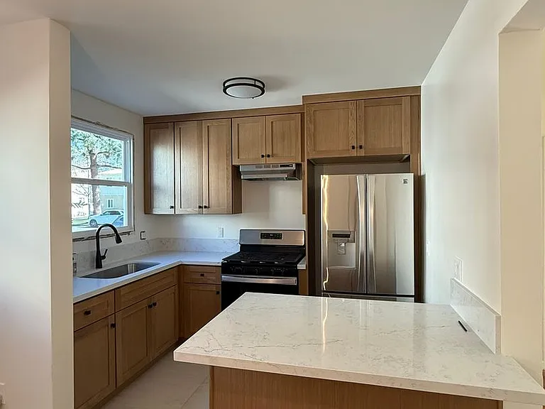 4131 W Toluca Lake Ave — Photo 9