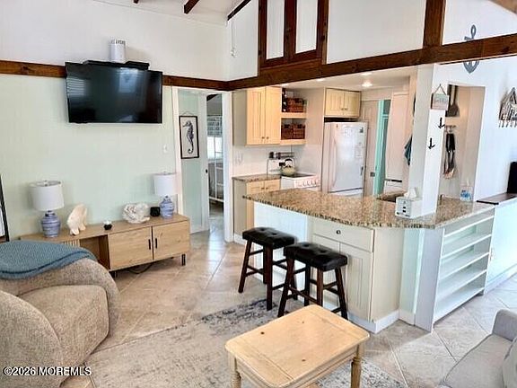 5th image of 33 E Bonita Way