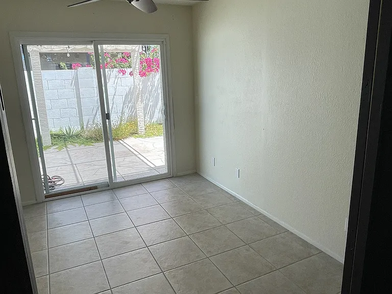 1014 E Michelle Dr — Photo 14