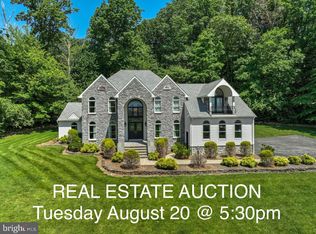 360 Diem Woods Dr, New Holland, PA 17557