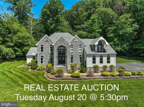 360 Diem Woods Dr, New Holland, PA 17557